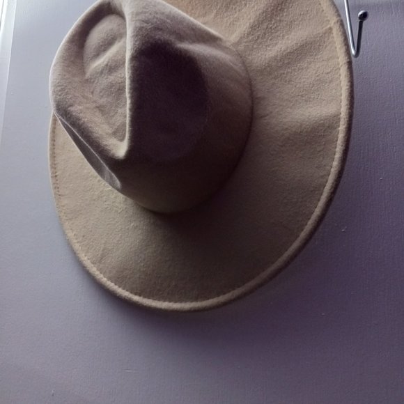 Fedoras - Picture 9 of 10